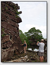 Сохранившиеся остатки гигантских стен Нан Мадола активно посещаются туристами.
