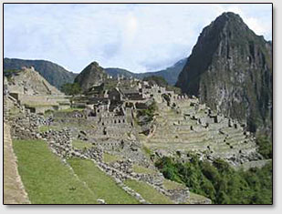 Развалины древнего селения Мачу-Пикчу (Machu Picchu), 2400 м над уровнем моря.