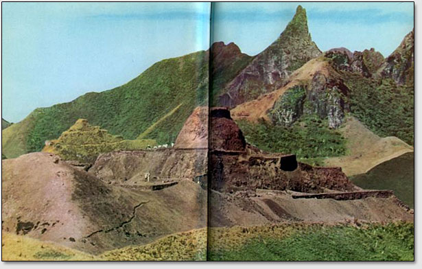 Раскопки одного из гигантских сооружений, находящихся на острове Рапа-Ити возле деревни Моронга Ута (фото из книги Тур Хейердала Аку Аку).