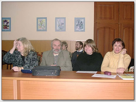 Teilnehmer des Seminars (von links nach rechts): I.N.Zheltjakova (der Arzt der Klinik der Psychotherapeutik und der östlichen Medizin "Urusvati"), E.E.Semenichin, E.Radajkina, R.Bachriozina (Krasnyj Lutsch).